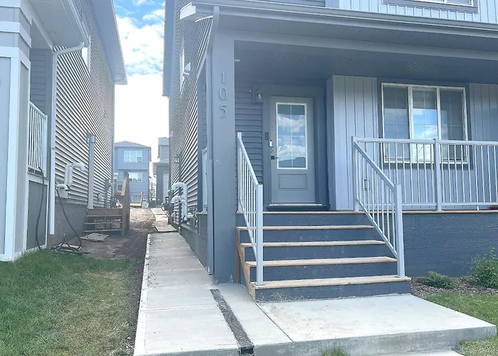 Cozy New Suite In Nw Calgary