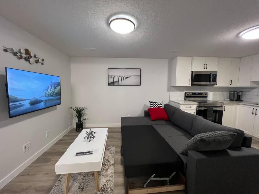 Apartment Cozy New In Nw Calgary