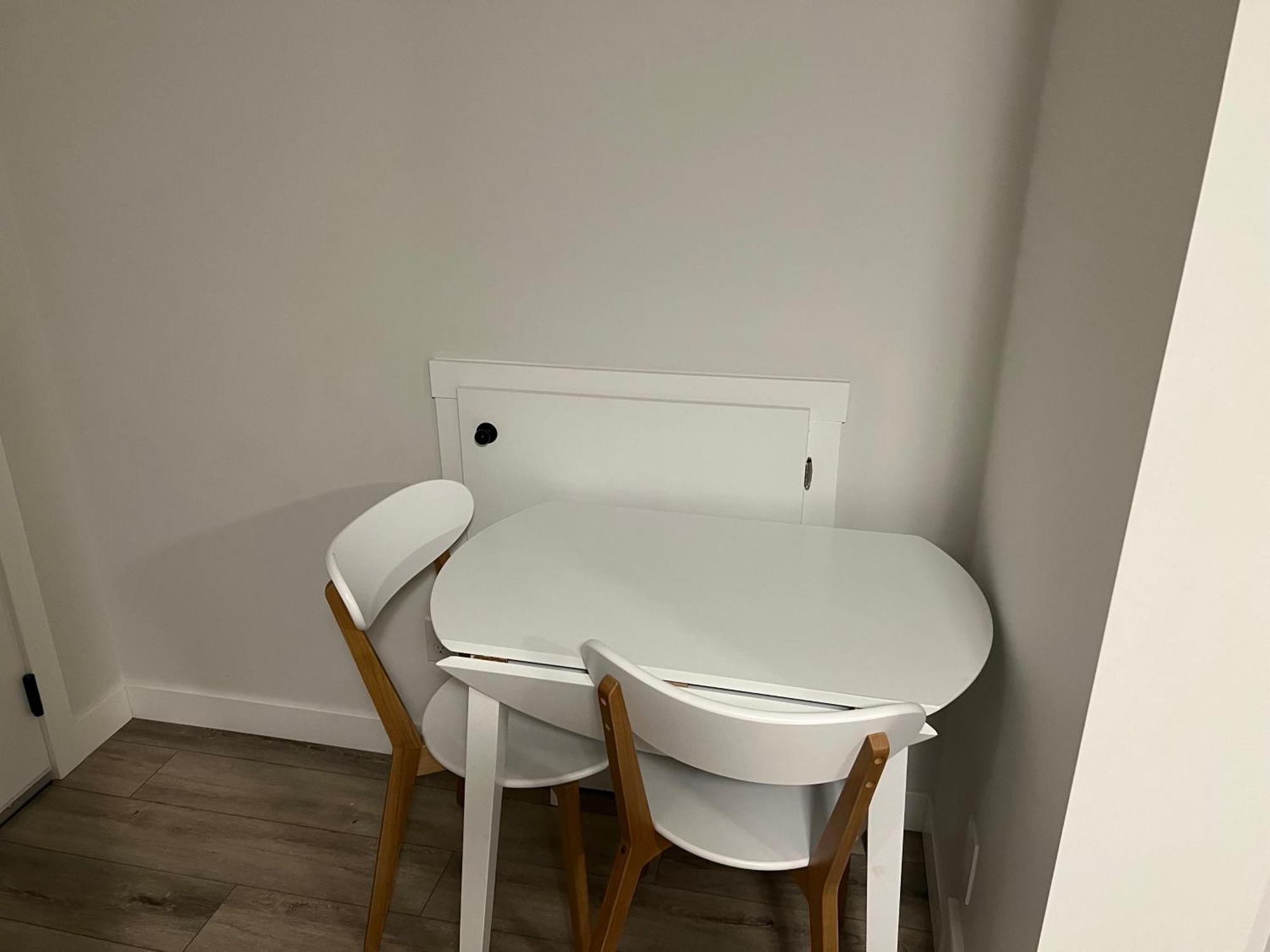 Cozy New In Nw * Calgary