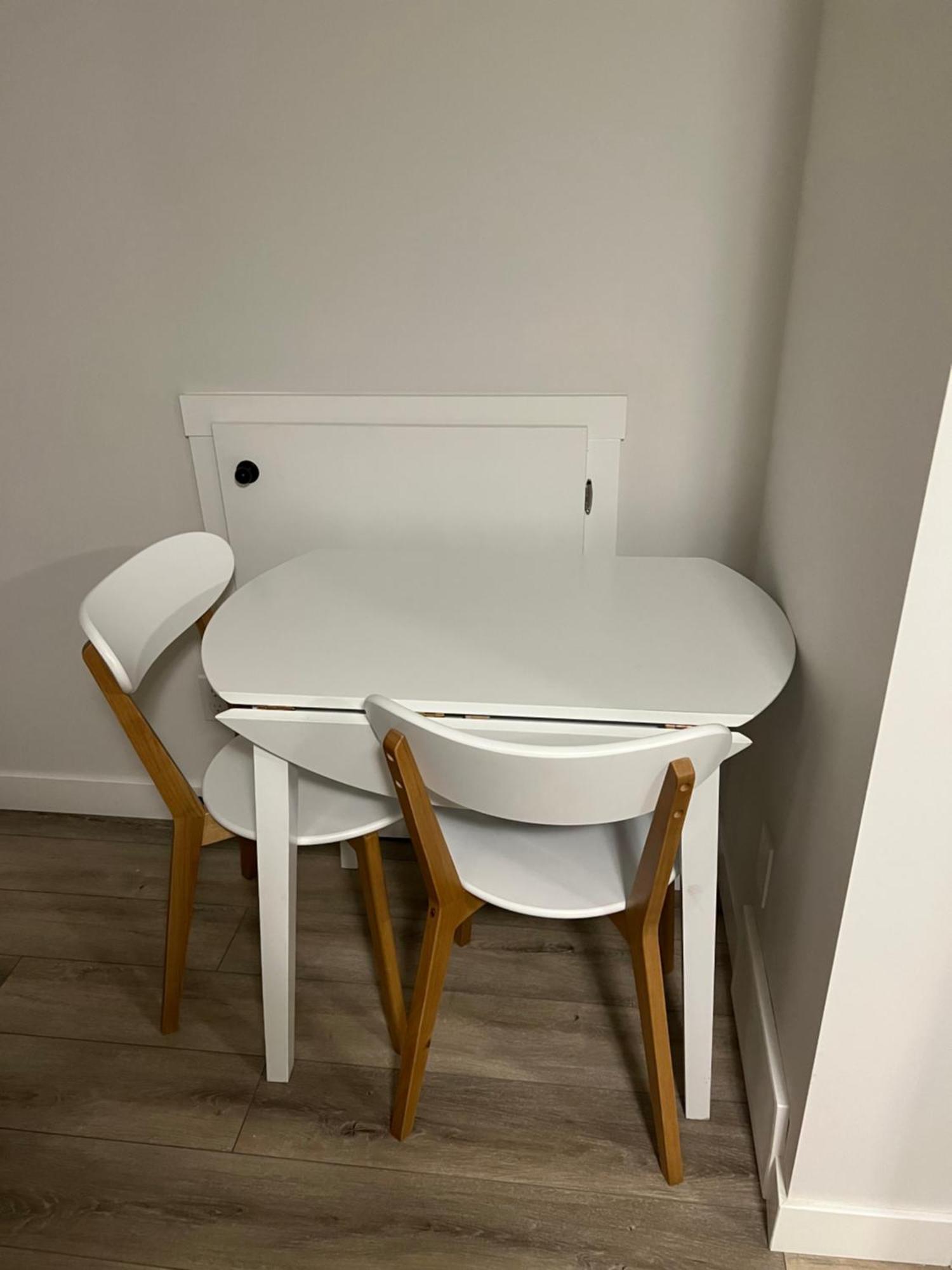 Cozy New In Nw Calgary