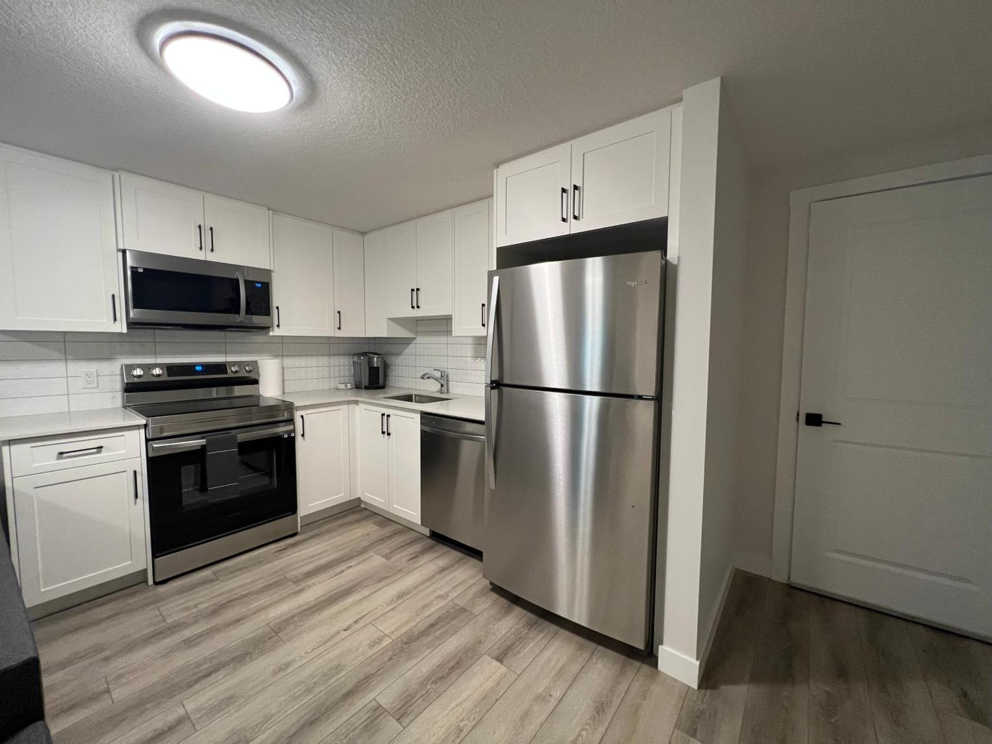 Apartment Cozy New In Nw Calgary