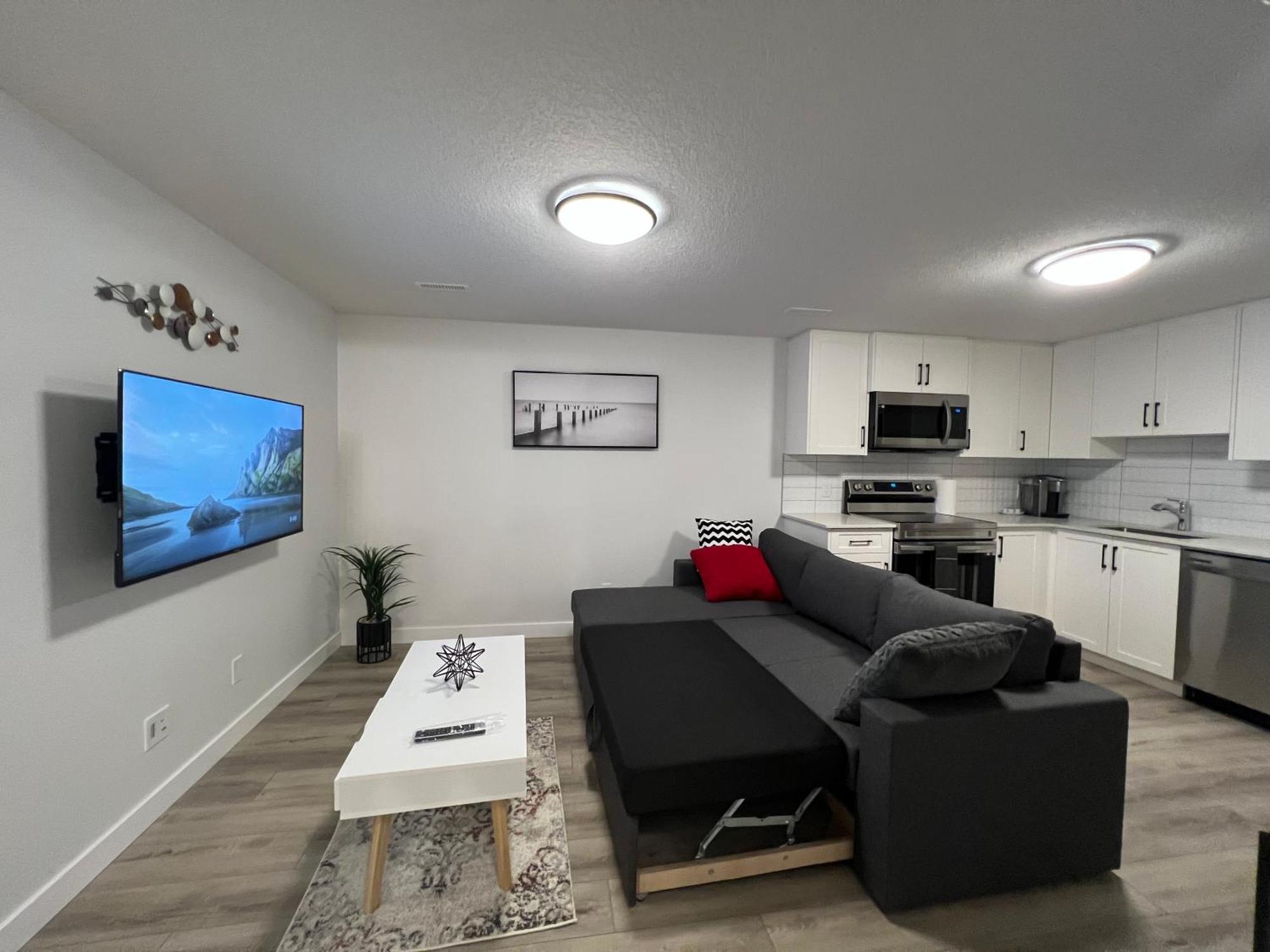 Cozy New In Nw Apartment Calgary