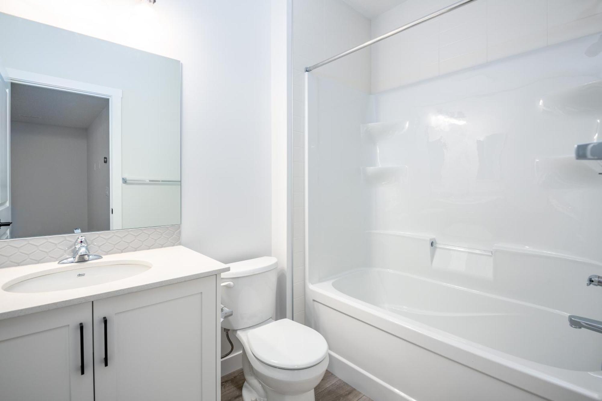 Apartment Cozy New In Nw Calgary
