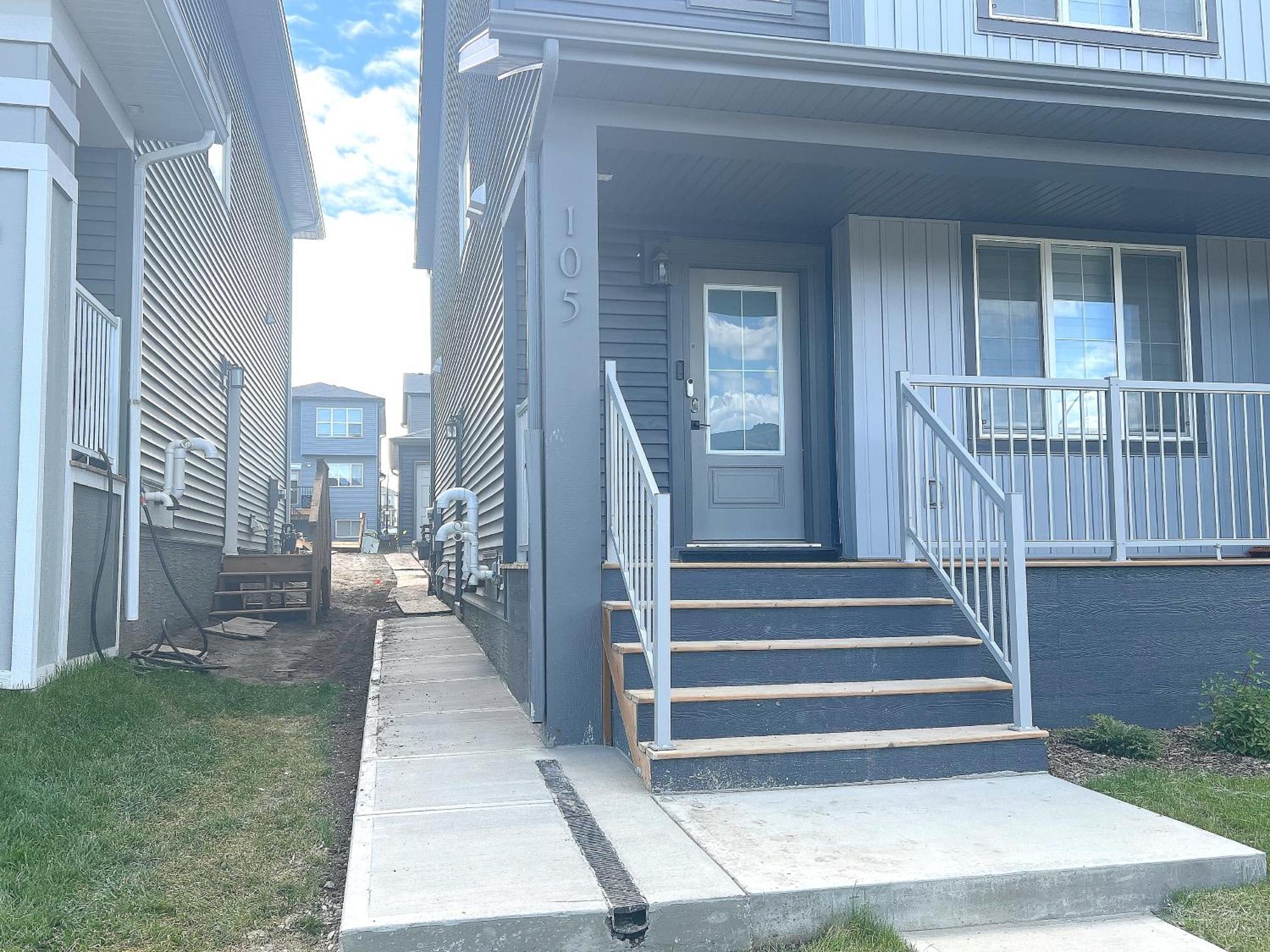 Cozy New In Nw * Calgary